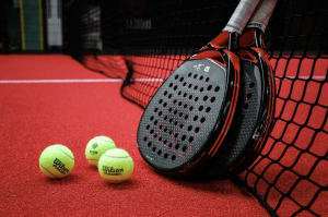 Proses Instalasi Pasir Silika Pada Lapangan Padel